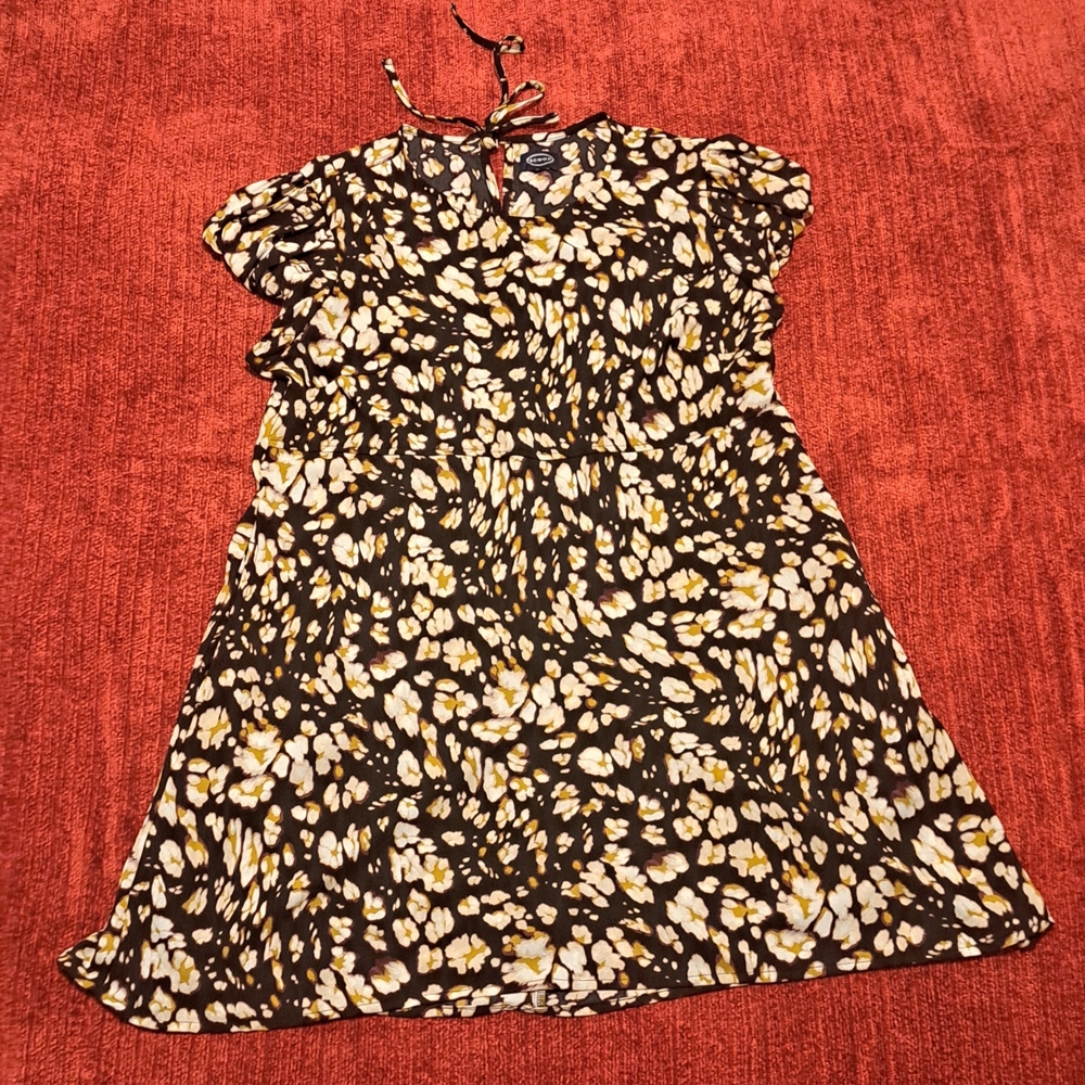 Stylish Casual Dress with Floral Pattern